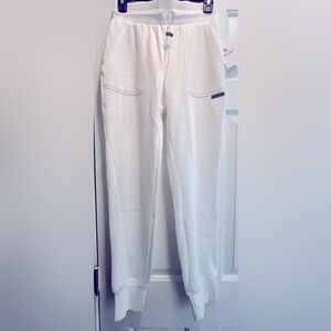 🆕 -Nine West Active super soft joggers in size Small.